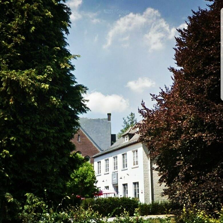 Hotel Au Nom de Dieu