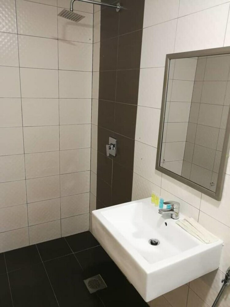 N City Hotel