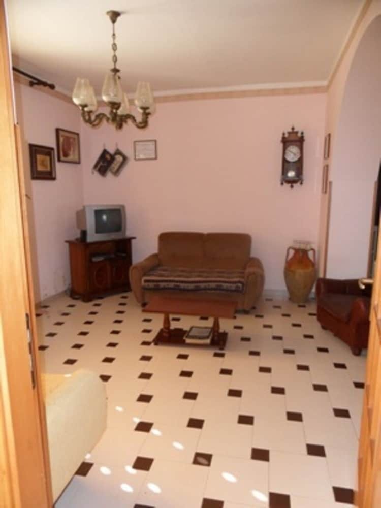 Residencia Country Home