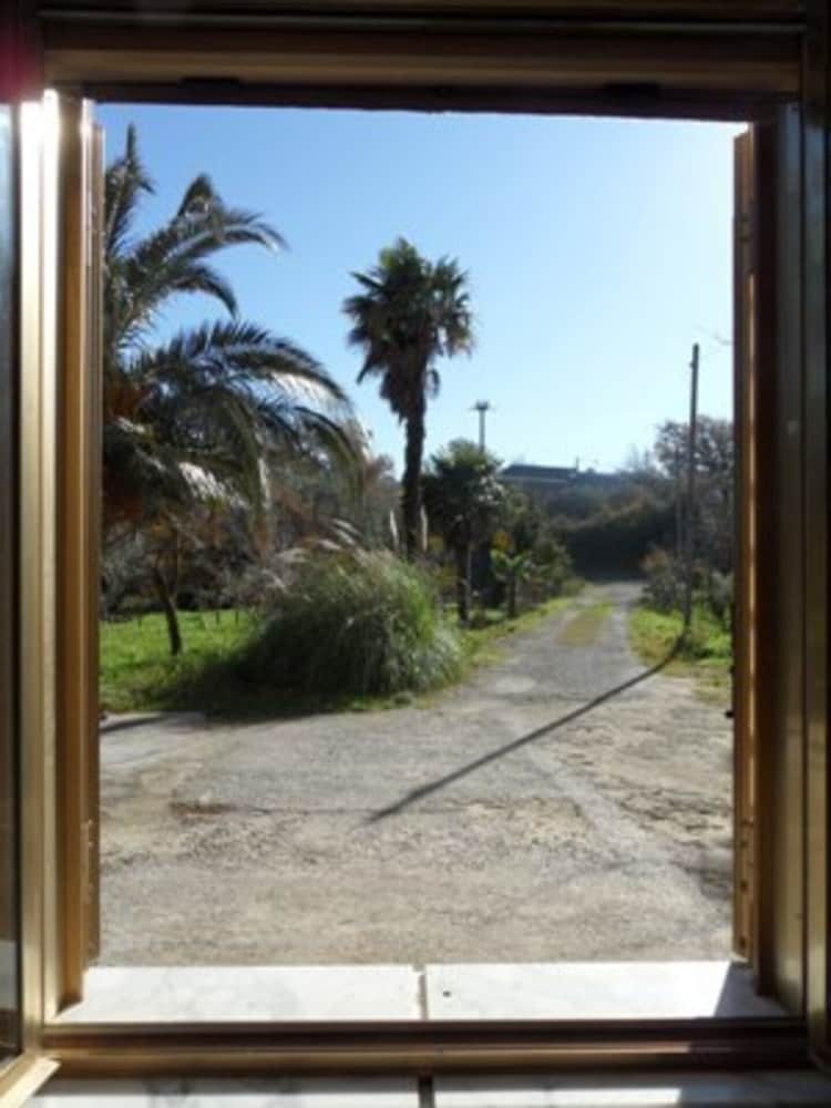 Residencia Country Home