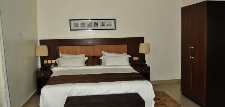 De Brass Suites Hotel