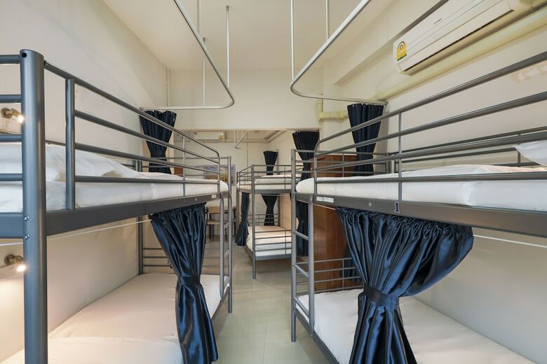 Hostal Oyo 724 Green Light Cafe&bed Hostel
