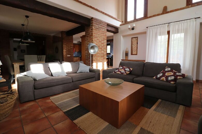 1144 Villa La Perla