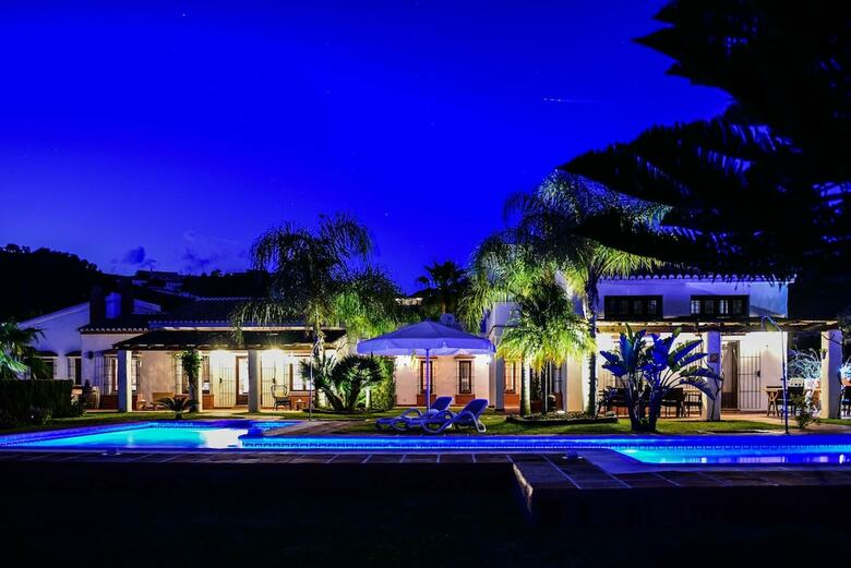 1144 Villa La Perla