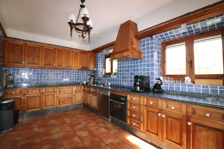 1144 Villa La Perla
