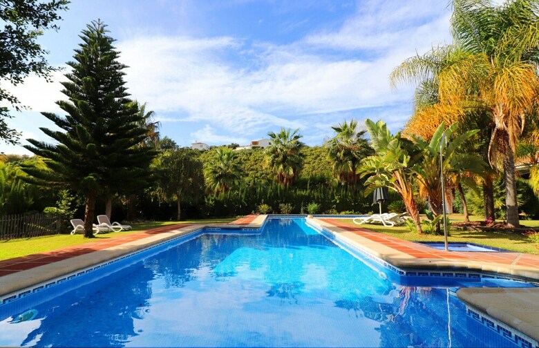 1144 Villa La Perla