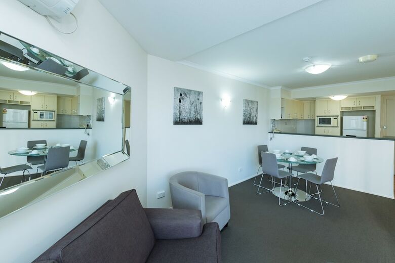 Airtrip Apartment On Edmonstone St