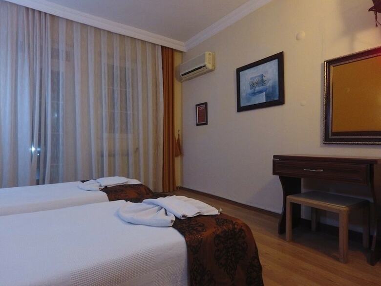 Hotel Regum Life