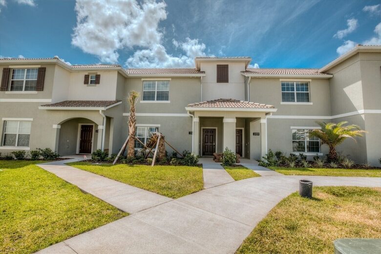 Villa 4962 Windermere Ave