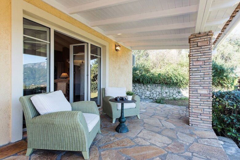 Villa Al'azraa  By Corfuescapes