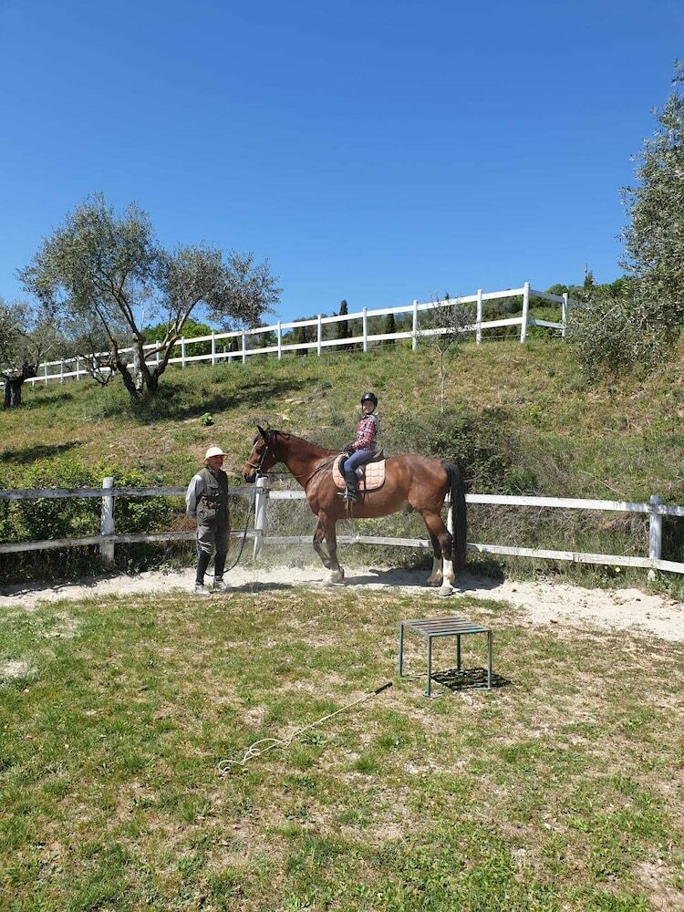 Agroturismo Agriturismo Le Case Rosse Di Montebuono