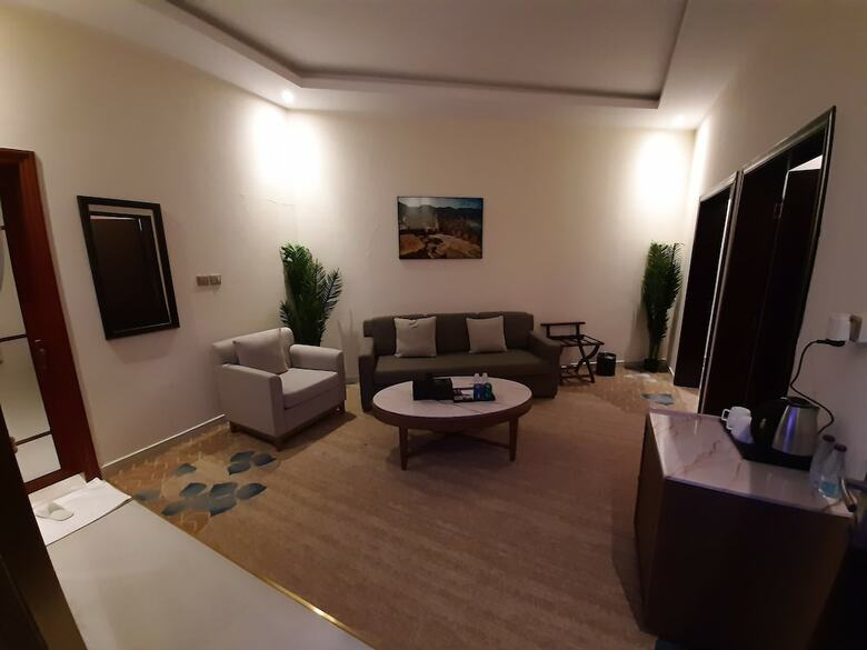 Qasr Alshamal Hotel