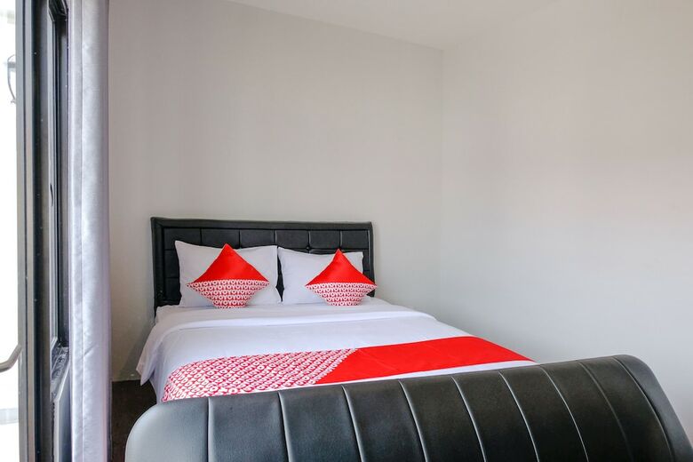 Hostal Oyo 1352 Jember Town Square Residence