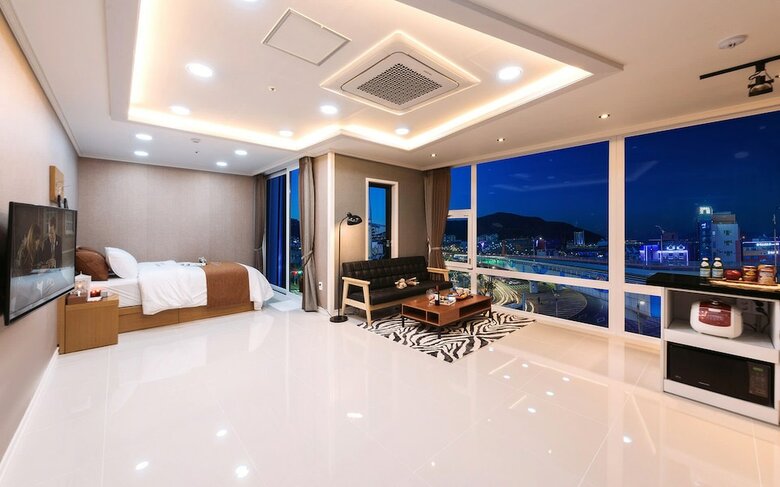 Yeosu Paradise Spa Pension