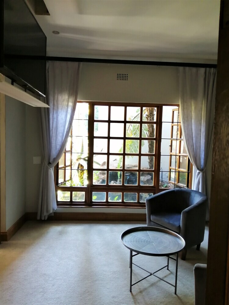 Bed & Breakfast Ikamu's Lodge