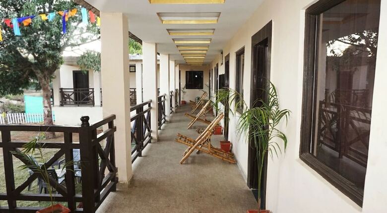 Hotel Khalsa Lake View Resort