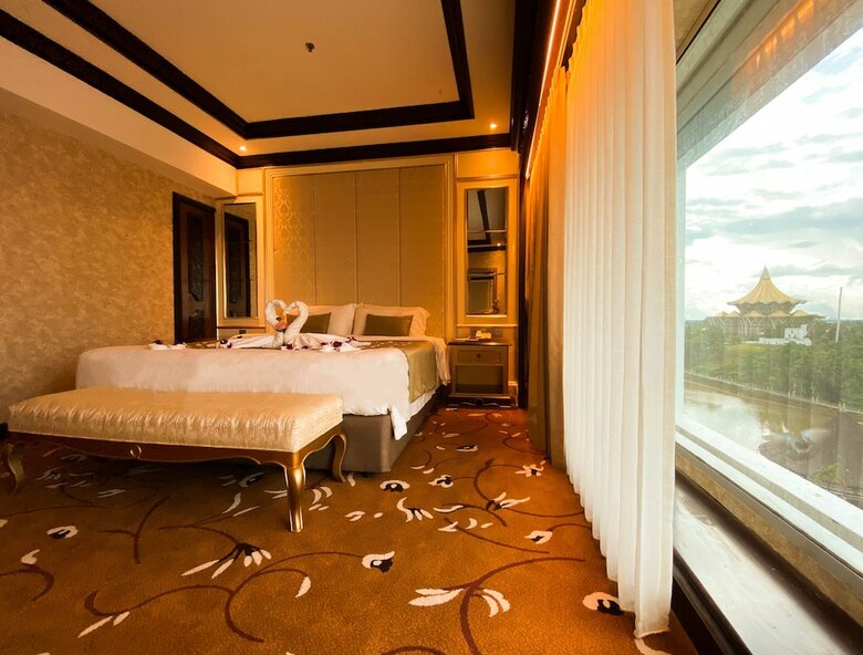 Riverside Majestic Hotel