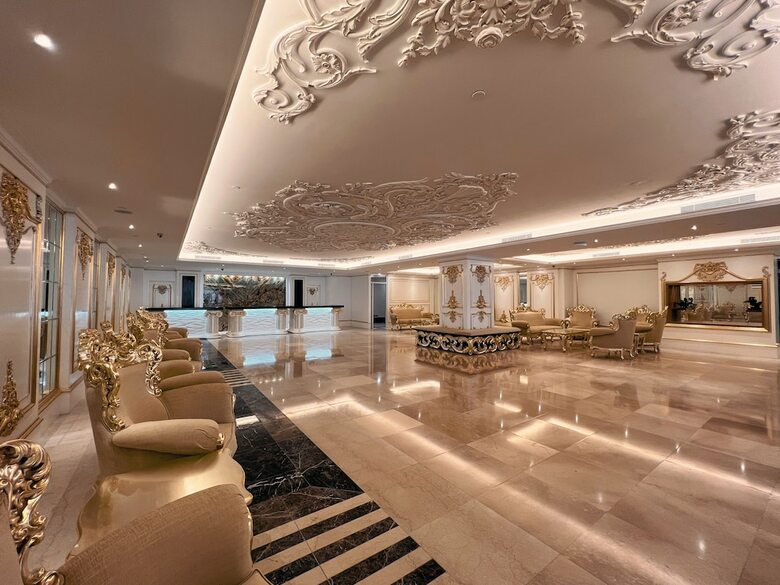 Riverside Majestic Hotel