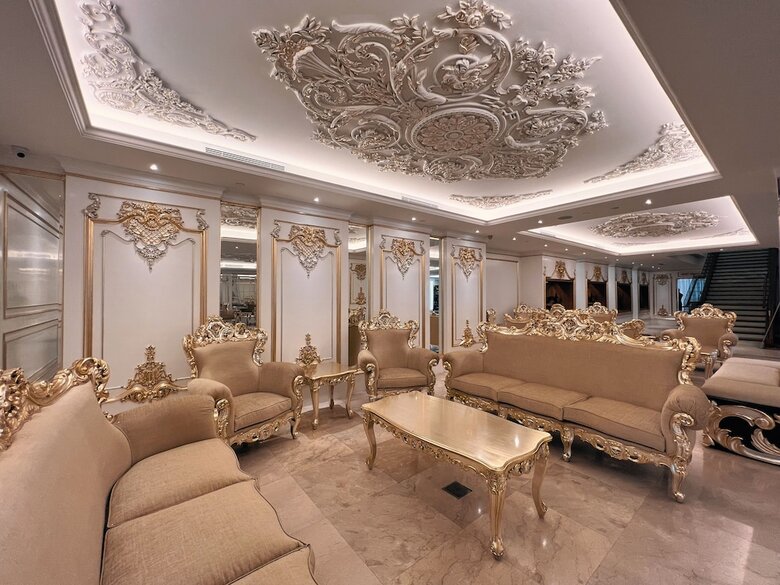Riverside Majestic Hotel