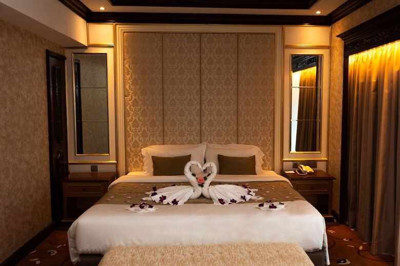 Riverside Majestic Hotel