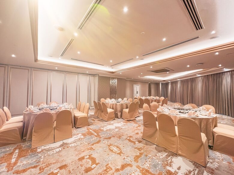 Riverside Majestic Hotel