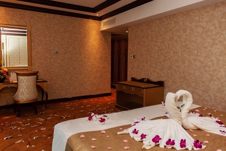 Riverside Majestic Hotel