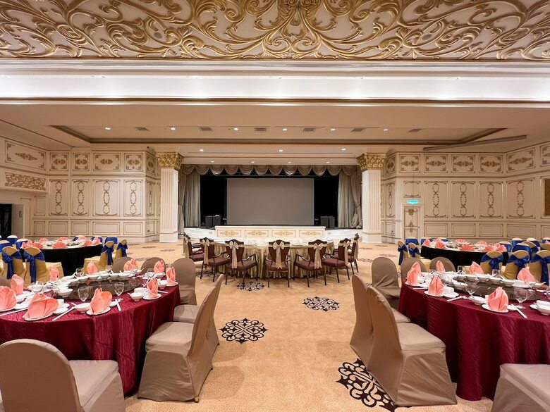 Riverside Majestic Hotel