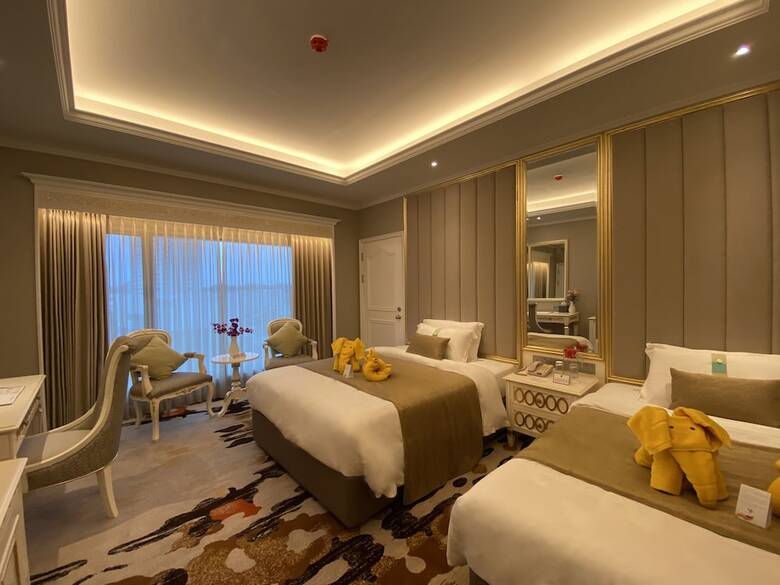 Riverside Majestic Hotel