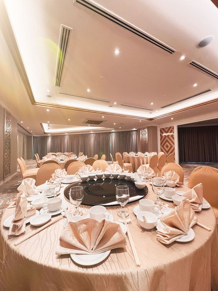 Riverside Majestic Hotel