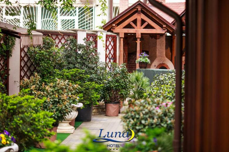 Luna Hotel