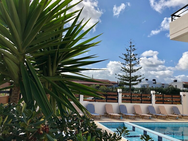Nirevel Apartments