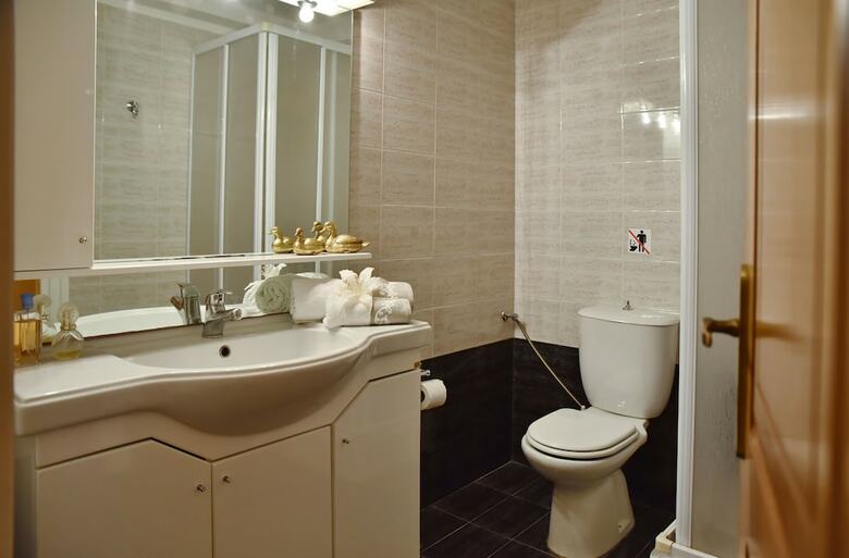 Nirevel Apartments