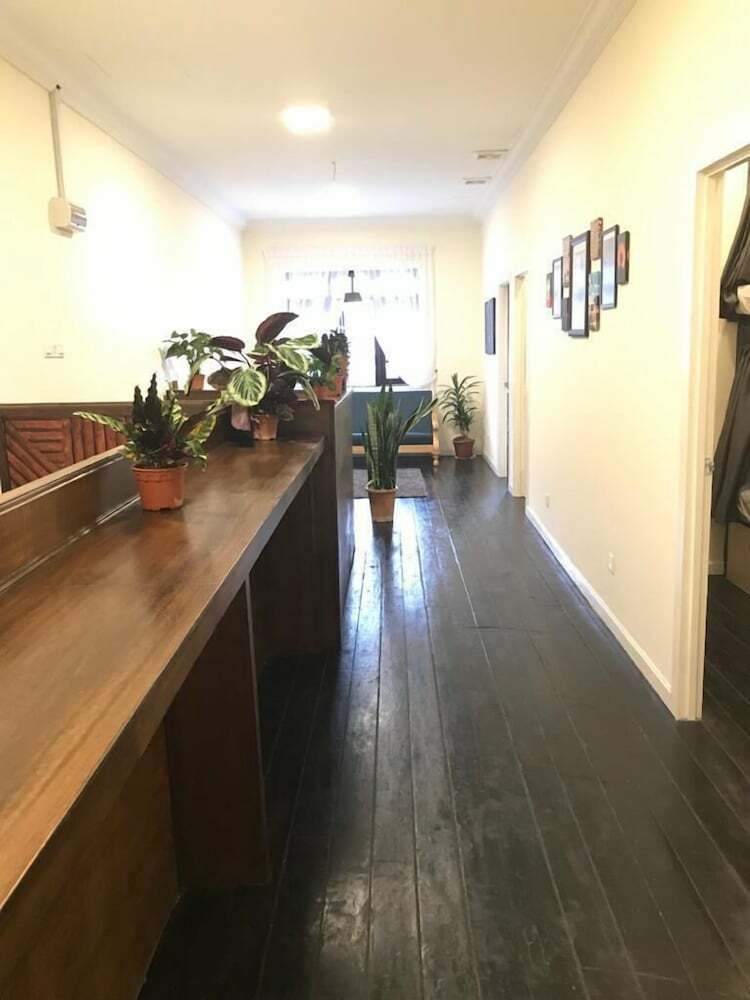 Hostal Downtown Bunkers