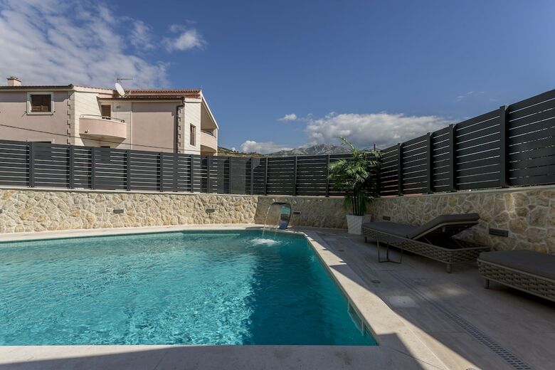 Apartamentos Luxury Suites