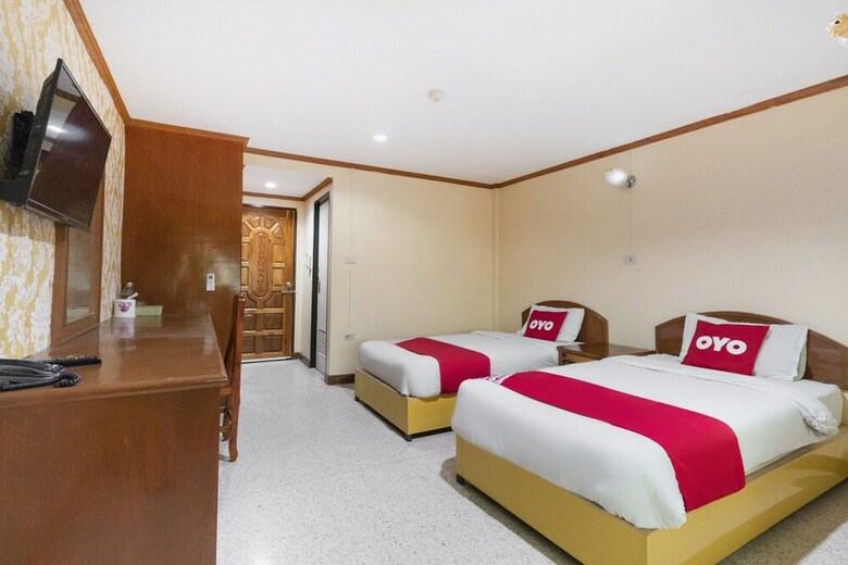 Oyo 702 Chaiyaphruk Grand Hotel