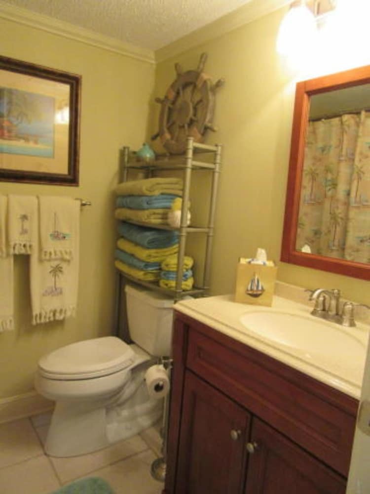 Hotel Mariner East Beach Resort Unit: 108 By Forehand Rentals