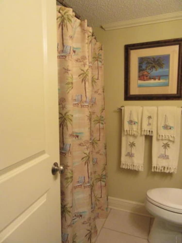 Hotel Mariner East Beach Resort Unit: 108 By Forehand Rentals