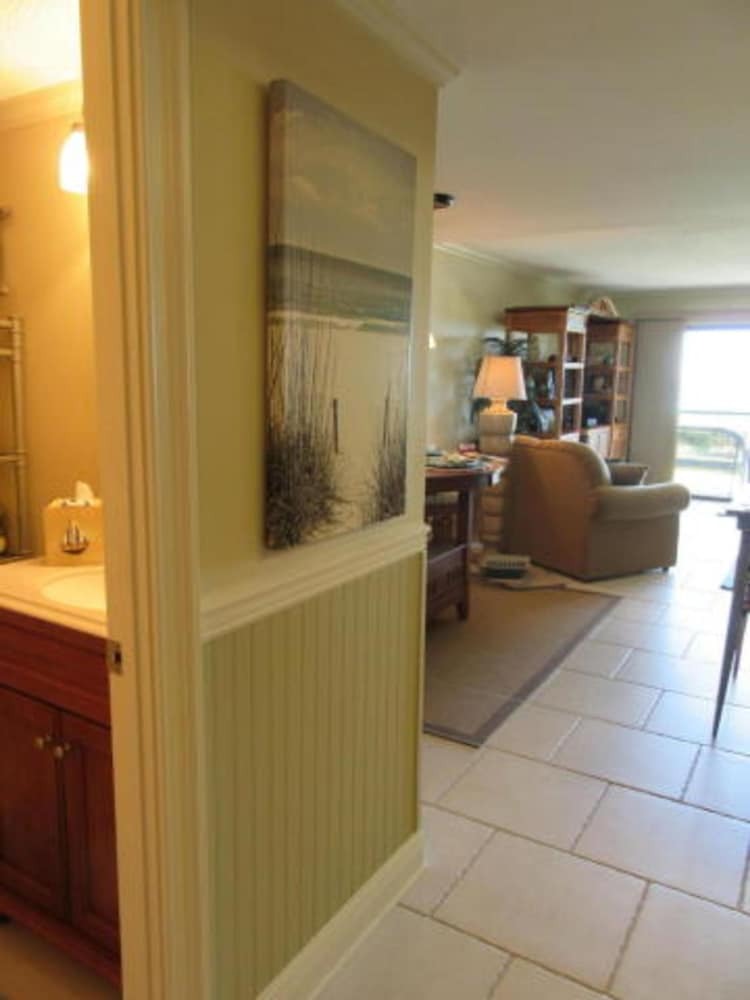 Hotel Mariner East Beach Resort Unit: 108 By Forehand Rentals
