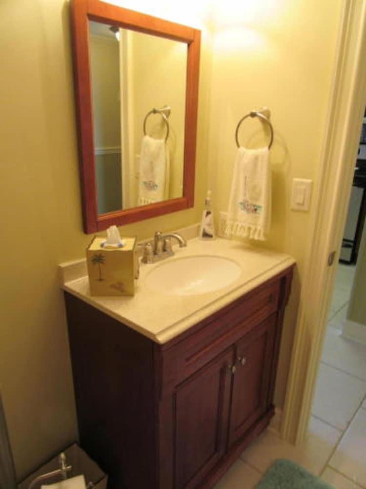 Hotel Mariner East Beach Resort Unit: 108 By Forehand Rentals