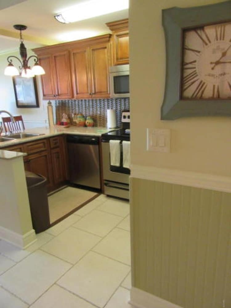 Hotel Mariner East Beach Resort Unit: 108 By Forehand Rentals