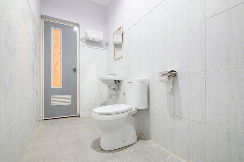 Hostal Oyo 2669 Crown Residence