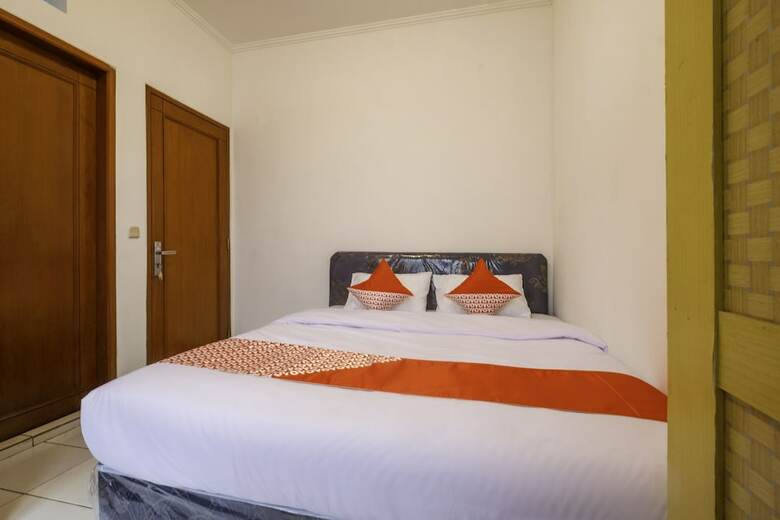 Hotel Oyo 2728 Sinulingga Residence