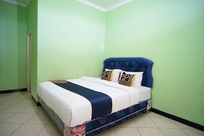 Hostal Spot On 2729 Marzan Syariah Guest House