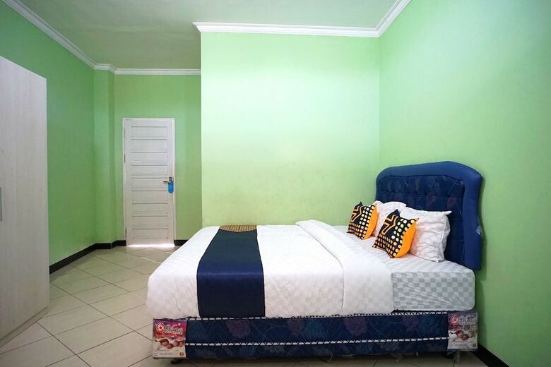 Hostal Spot On 2729 Marzan Syariah Guest House
