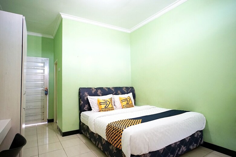 Hostal Spot On 2729 Marzan Syariah Guest House