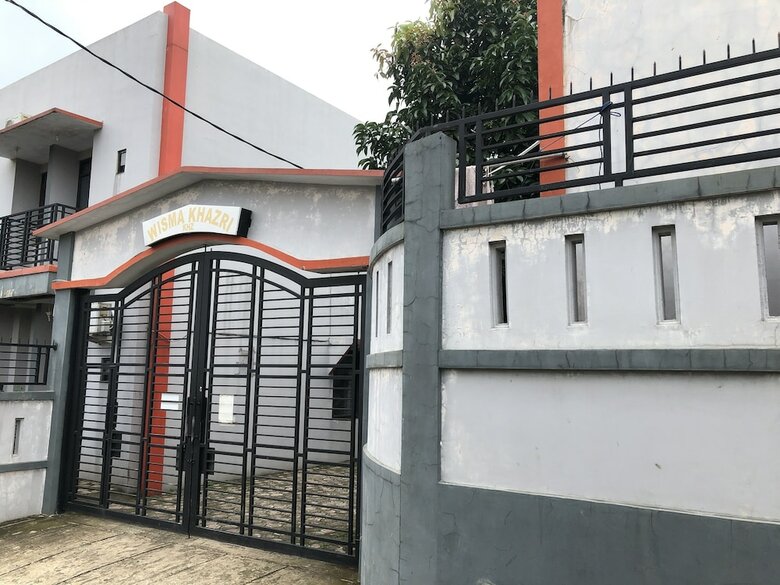 Hostal Zleepy Wisma Khazri