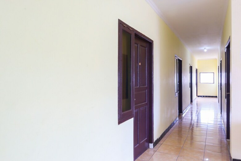 Hostal Assirot Residence