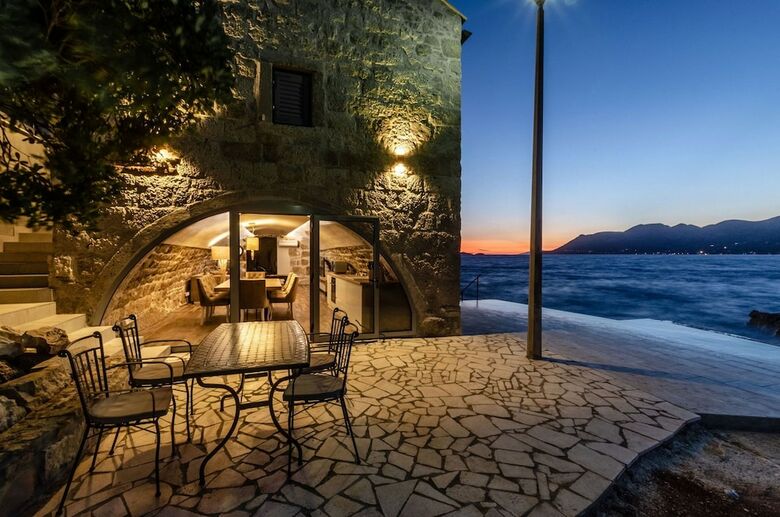 Beachfront Villa Gabriela With Pool