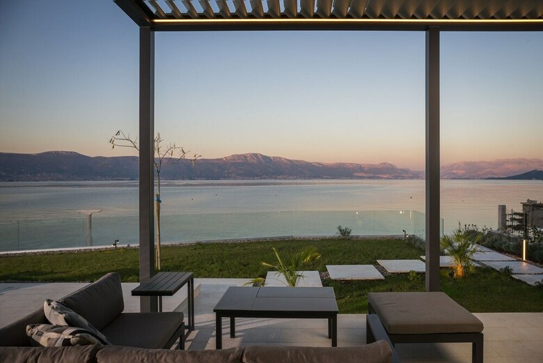 Beachfront Villa Grey Martini With Pool