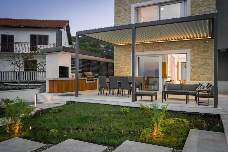 Beachfront Villa Grey Martini With Pool